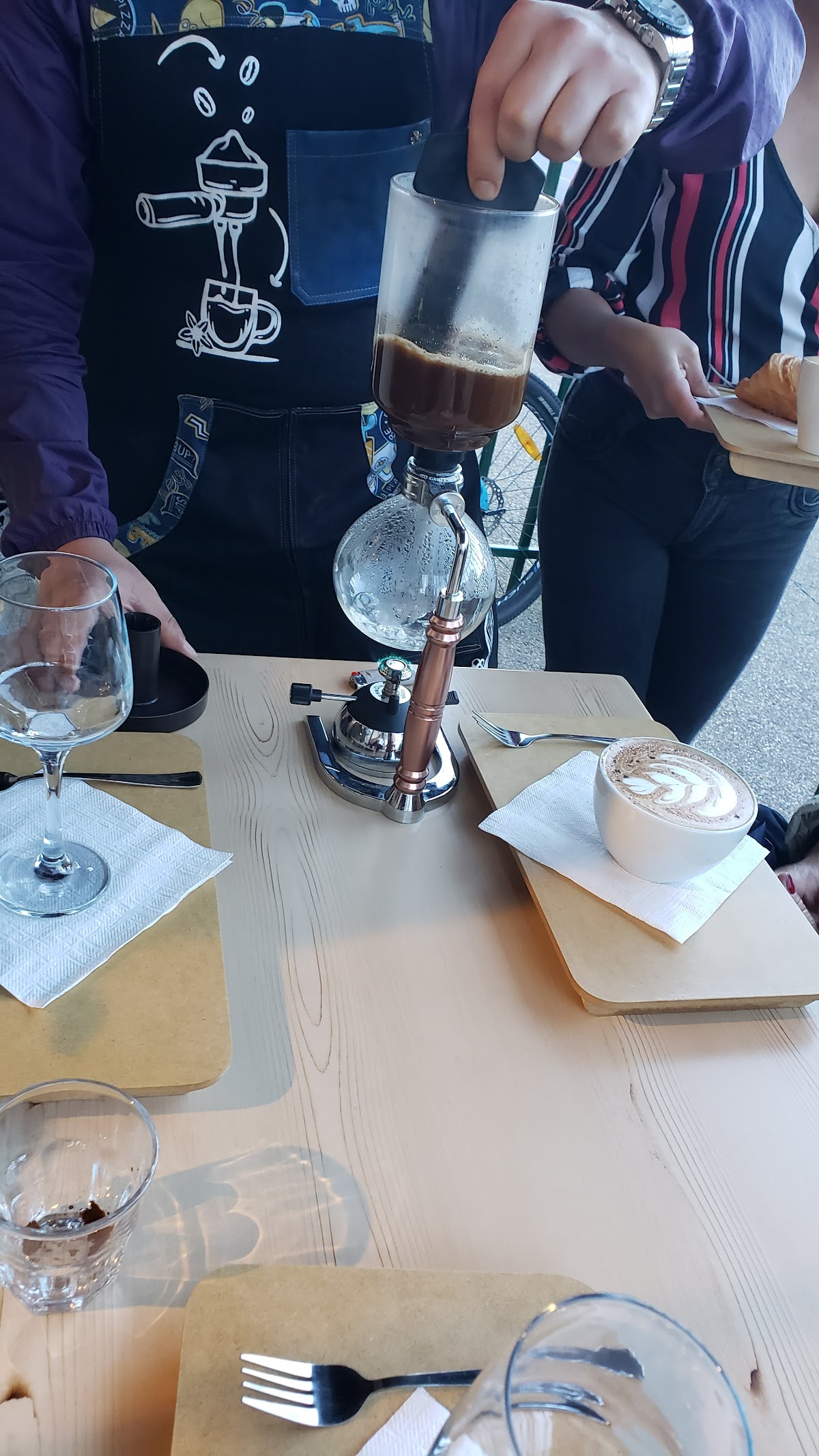 50 CAFÉ, Tienda y Taller
