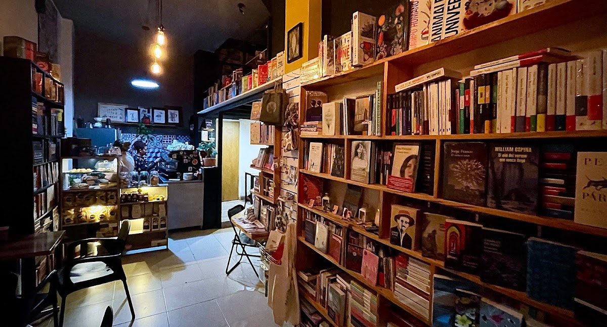9Bares Tienda de Cafe y Libros