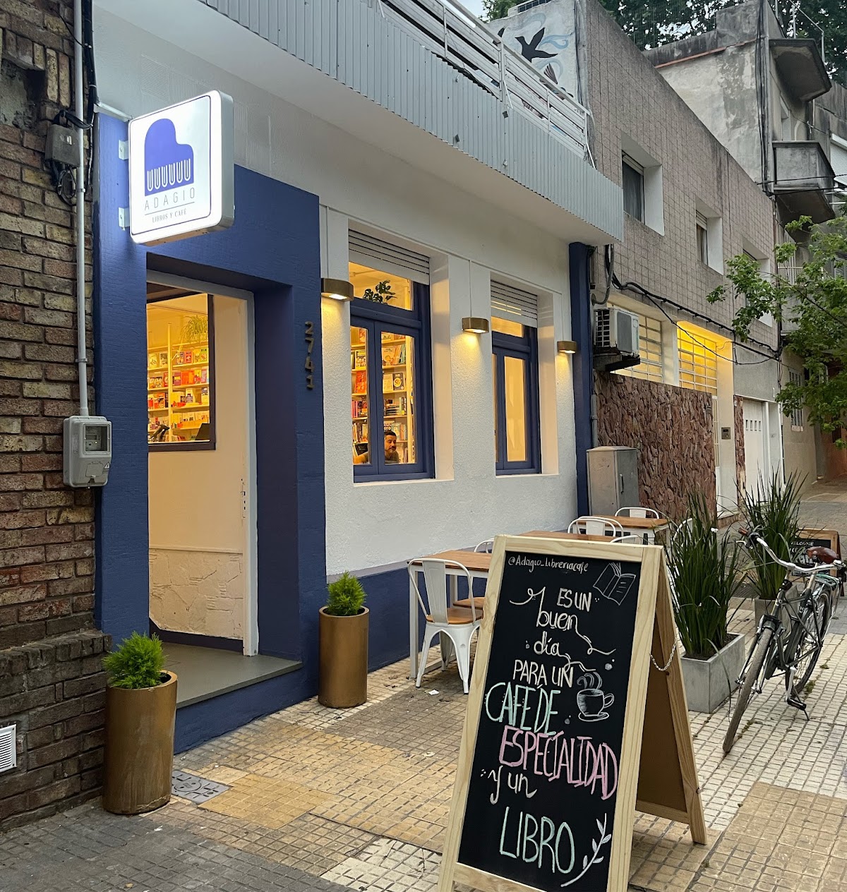 Adagio Librería café