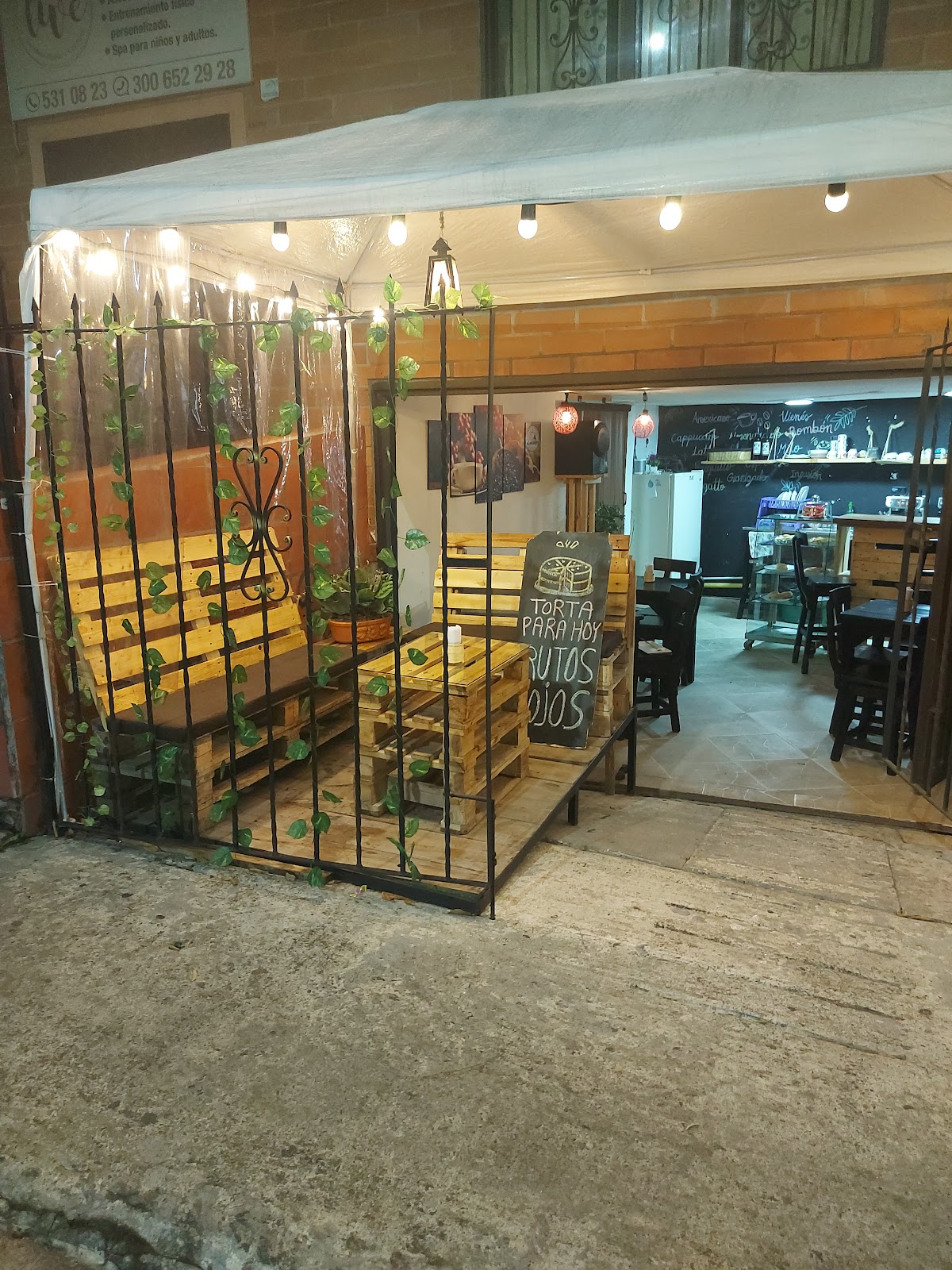 Almendra Café