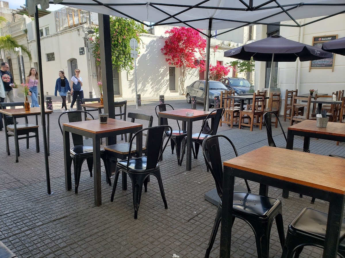 Alvarez Bar