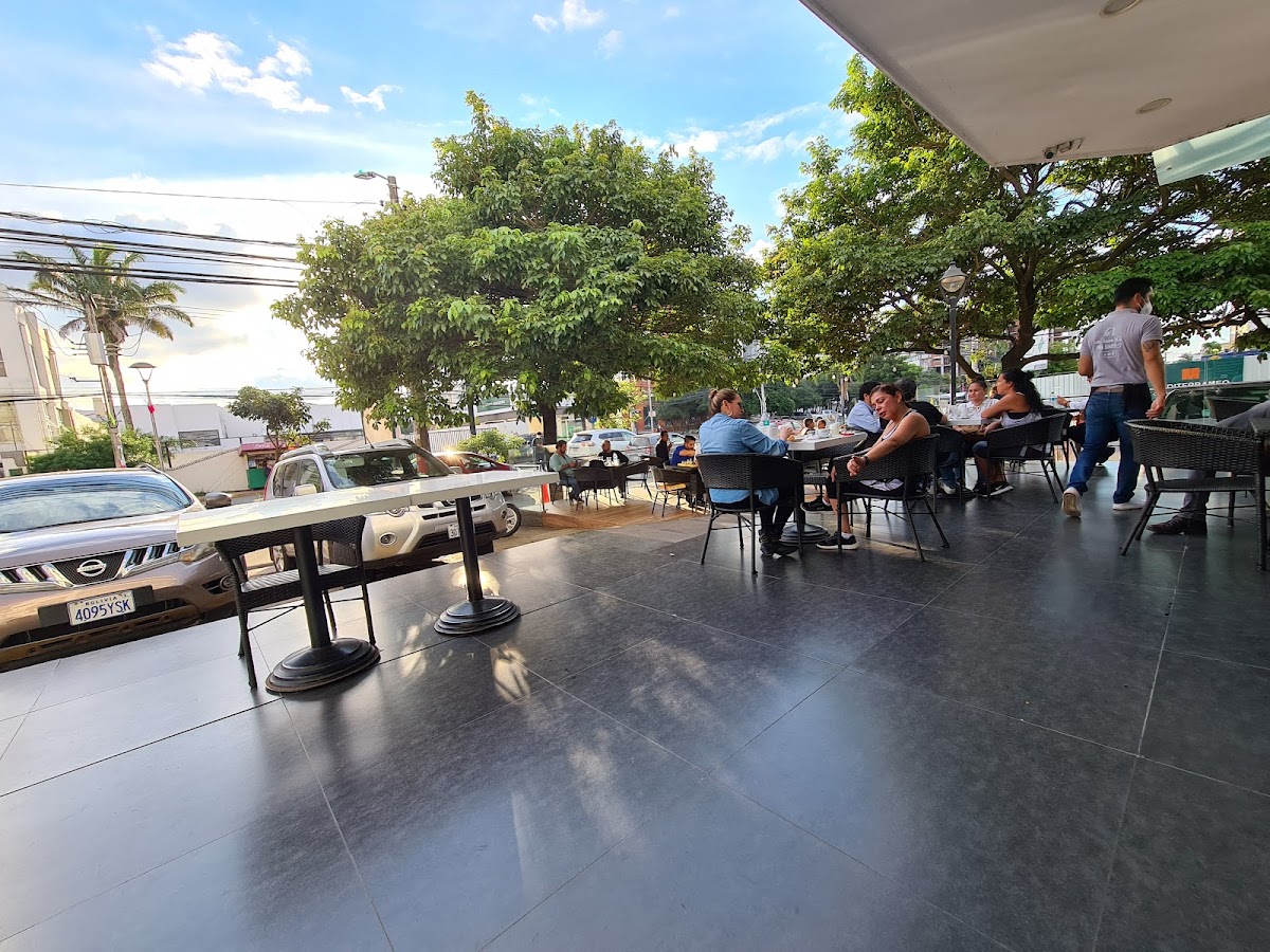 Amé Café & Bar