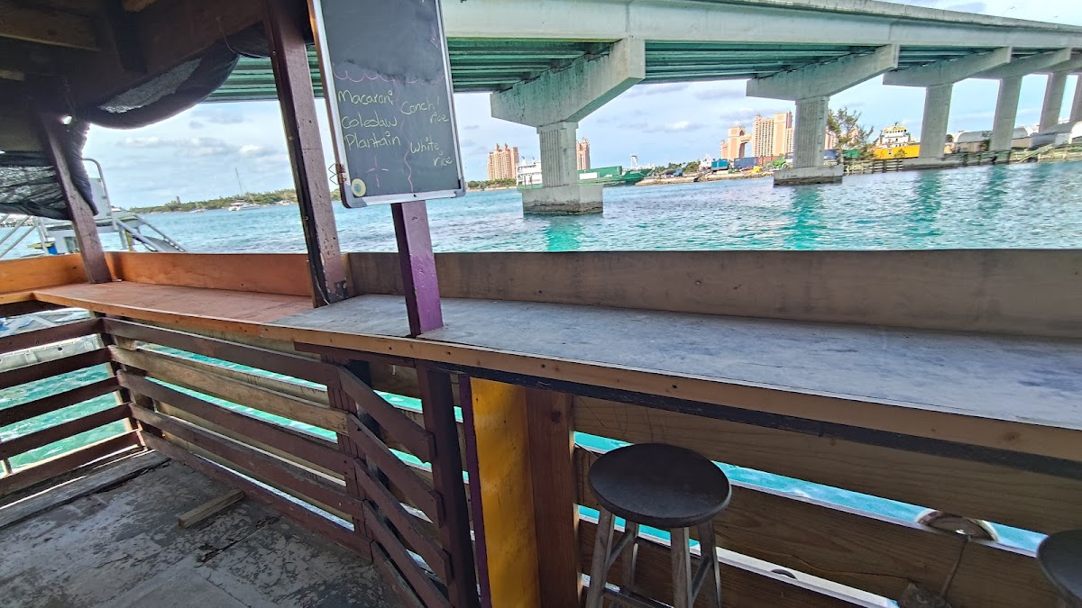 Antiki Floating Bar & grill