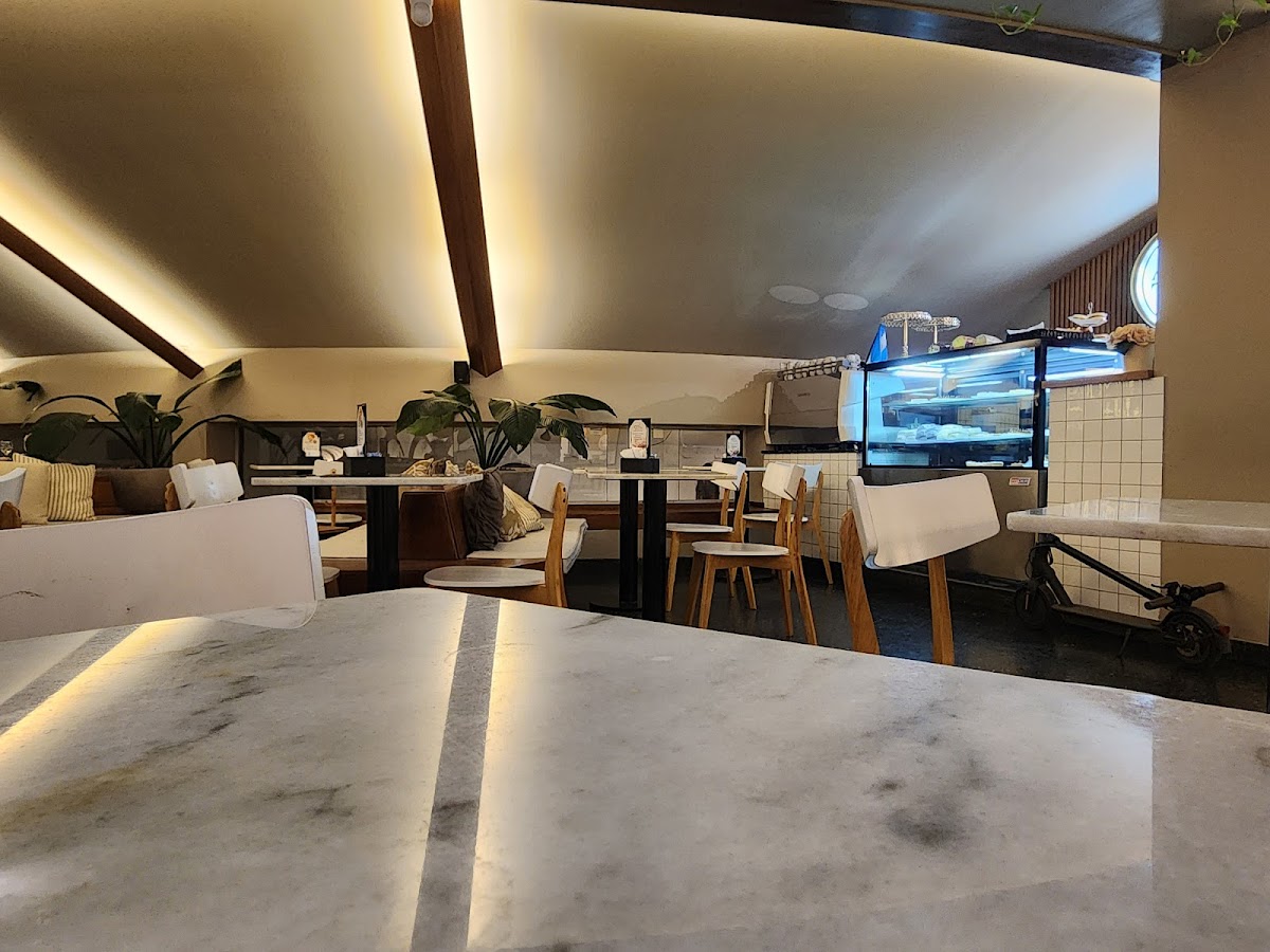Artis Café & Bar