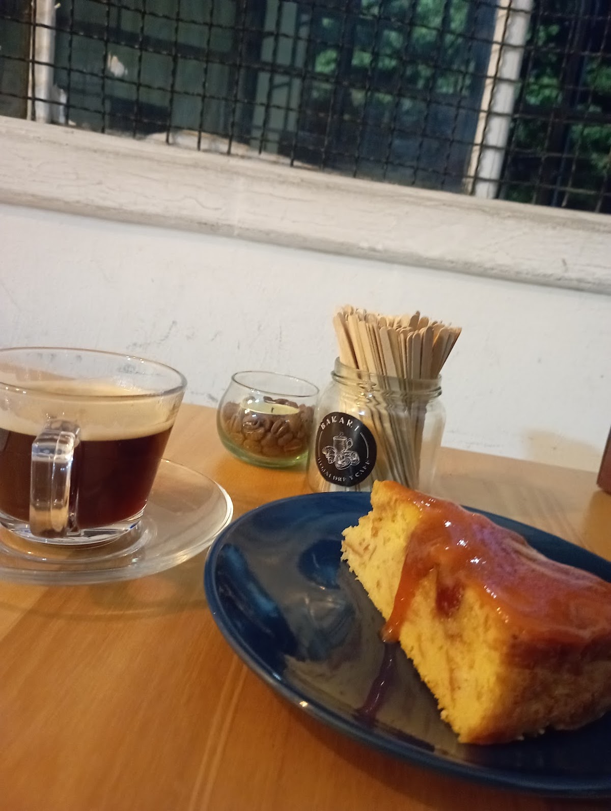 BAKARI hojaldre y café