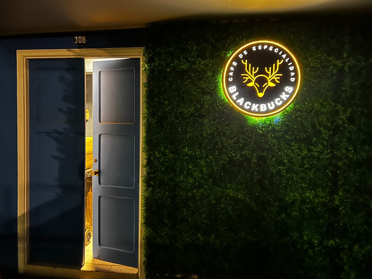 BlackBucks Café