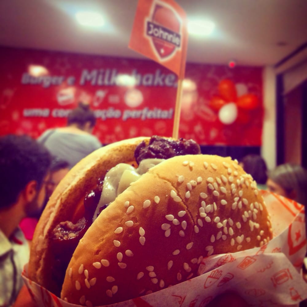 Burger Happy Hour no Johnnie