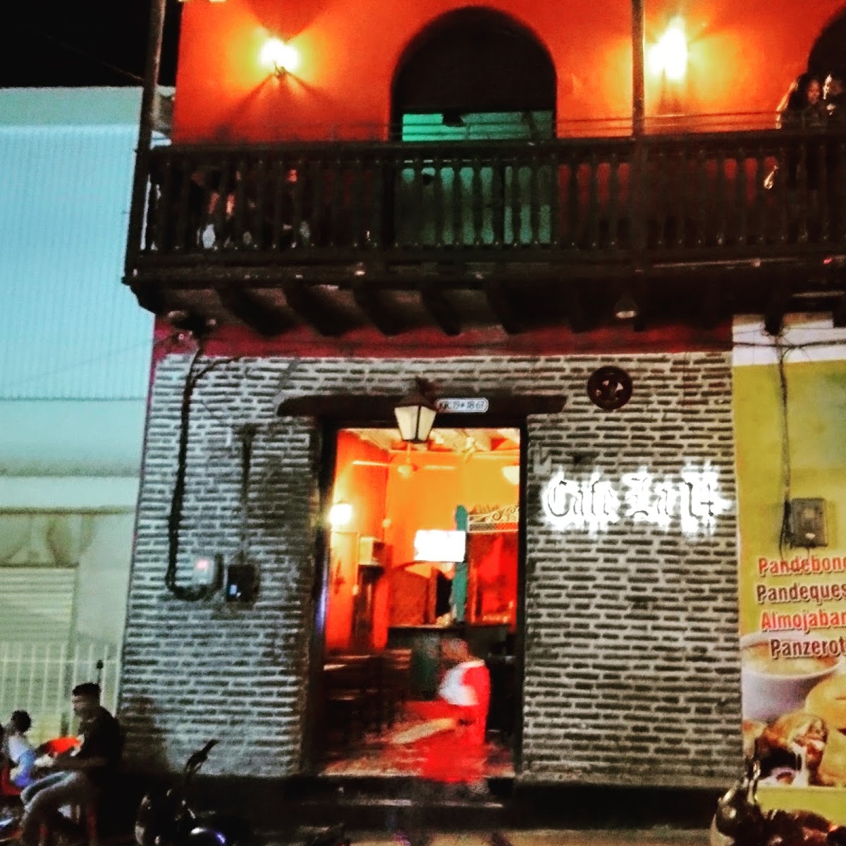 Cafe La 14