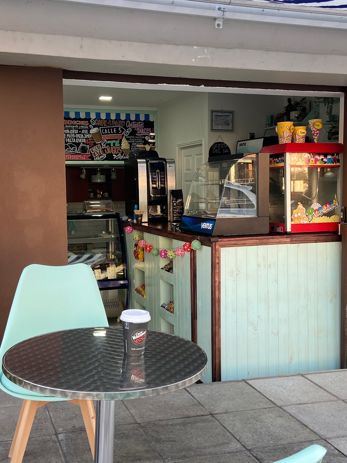 Cafetería al paso calle 5