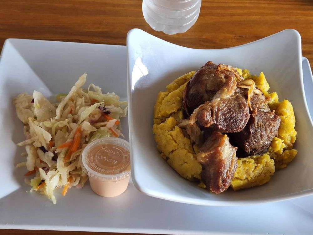 Camaleon Bar And Grill