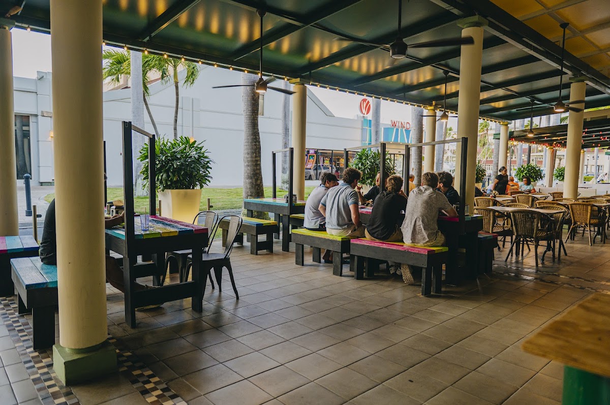 Camara De Lobos Bar & Grill