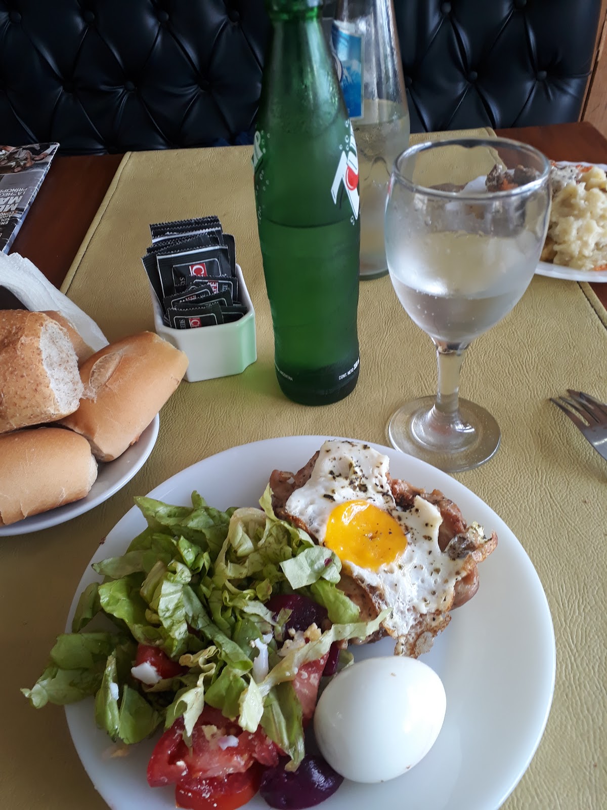 Cantonada Cafe