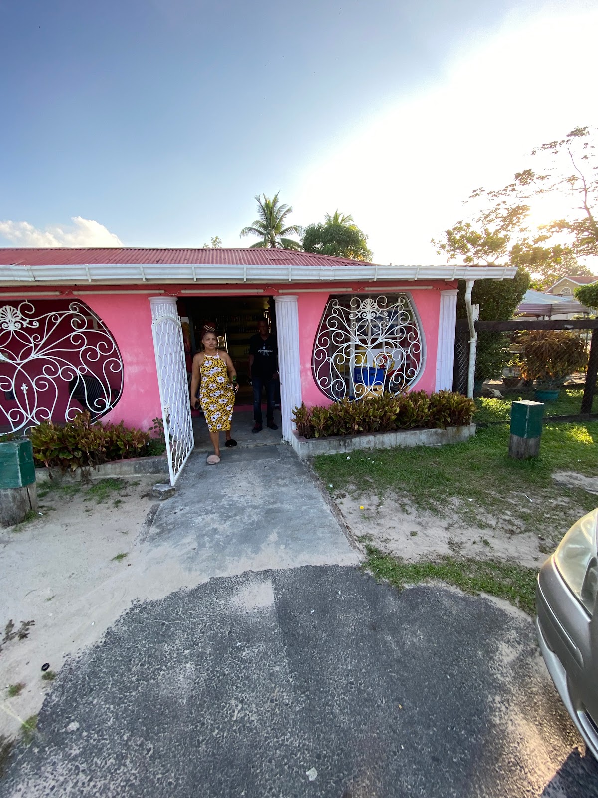 Cliffern variety store and grill bar