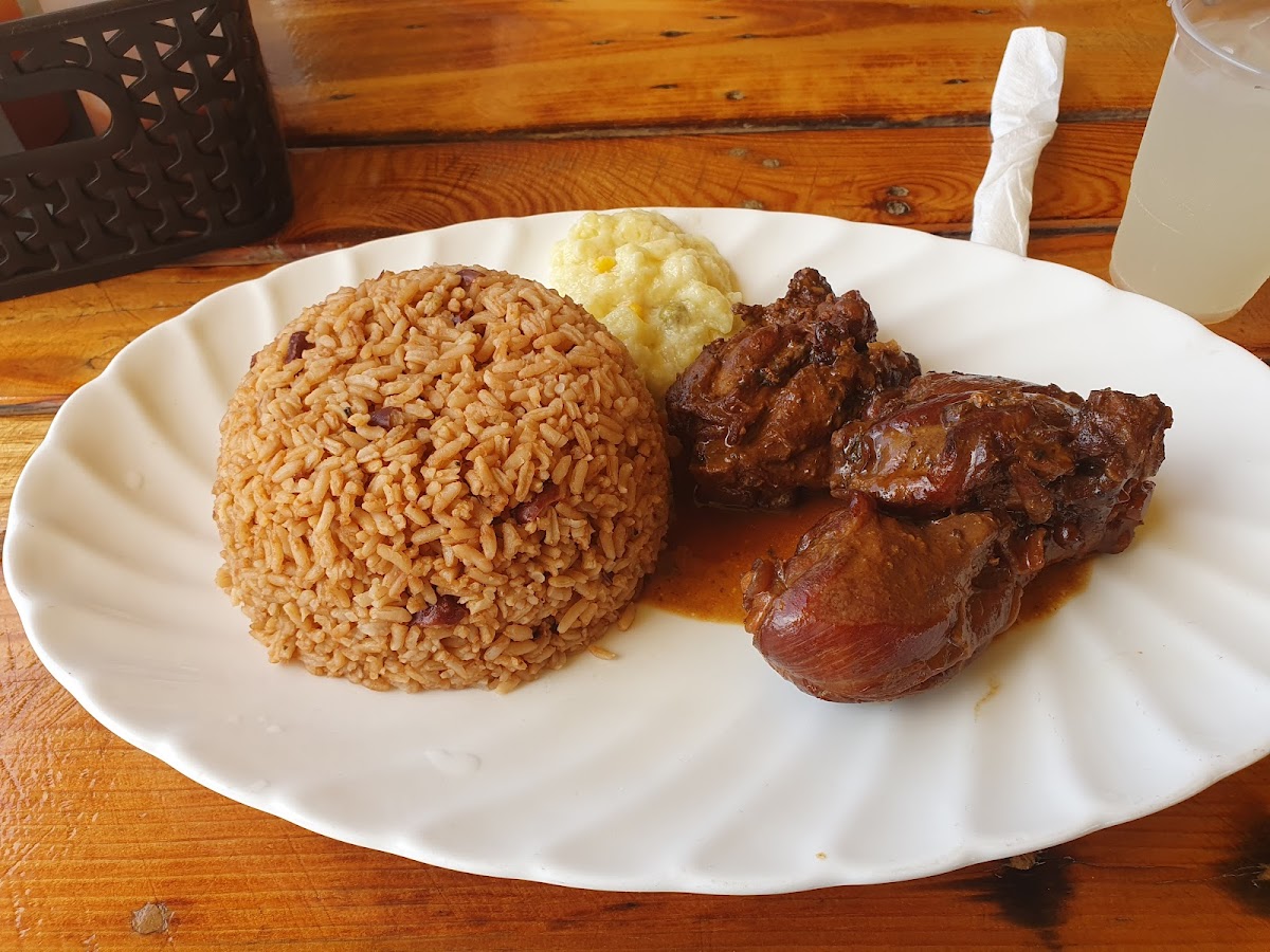 Coconut Kunuku Bar & Restaurant