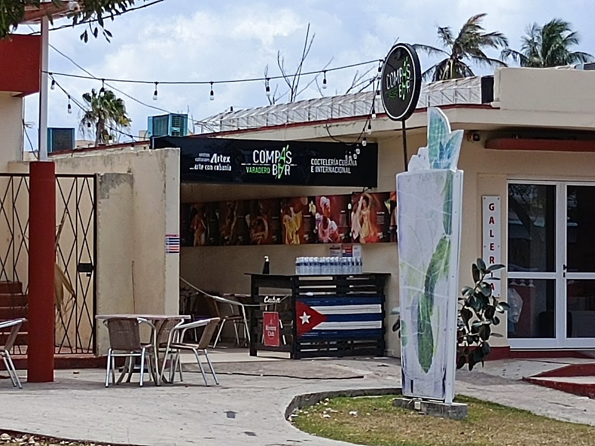 Compas Bar