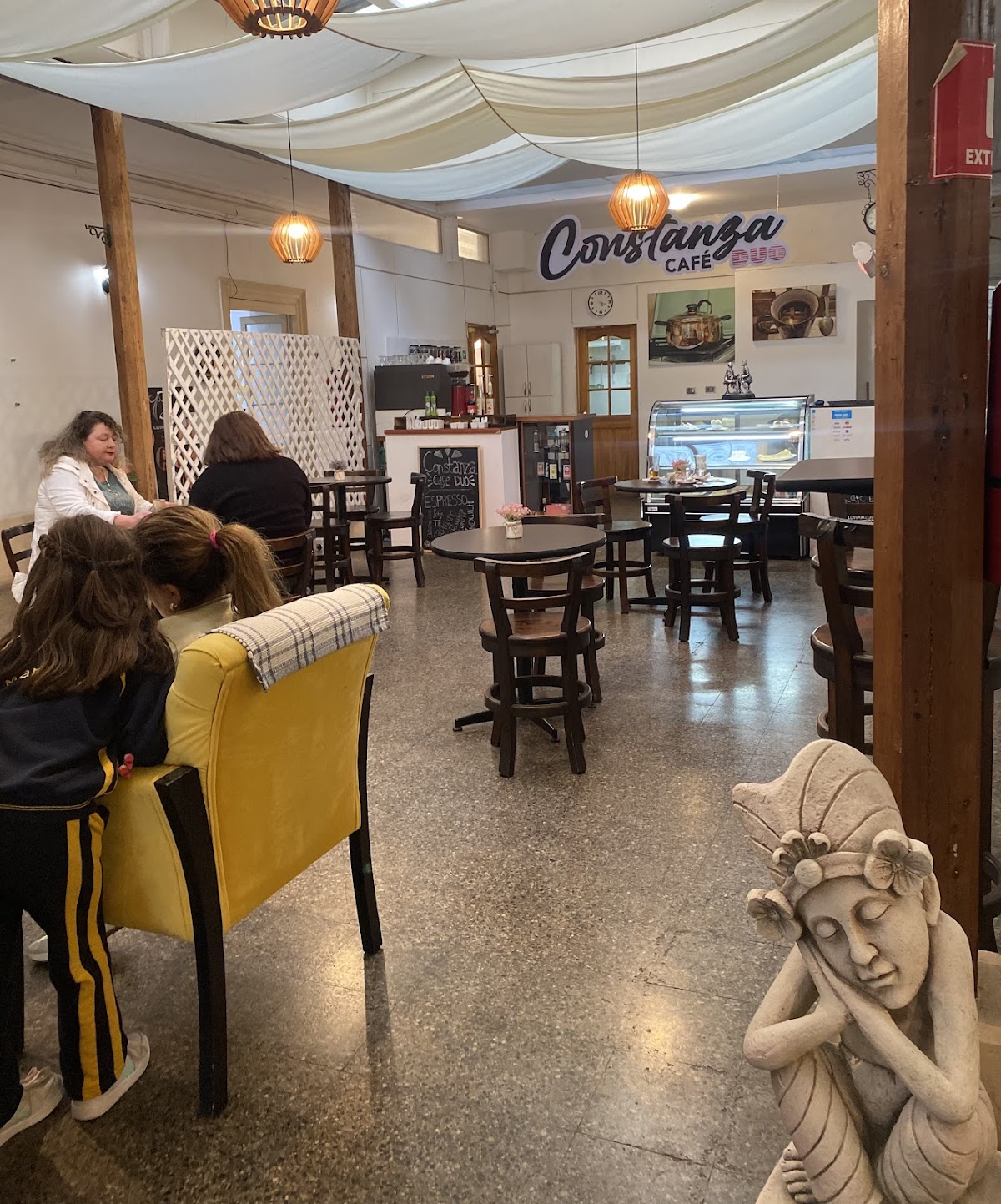 Constanza Cafe Duo