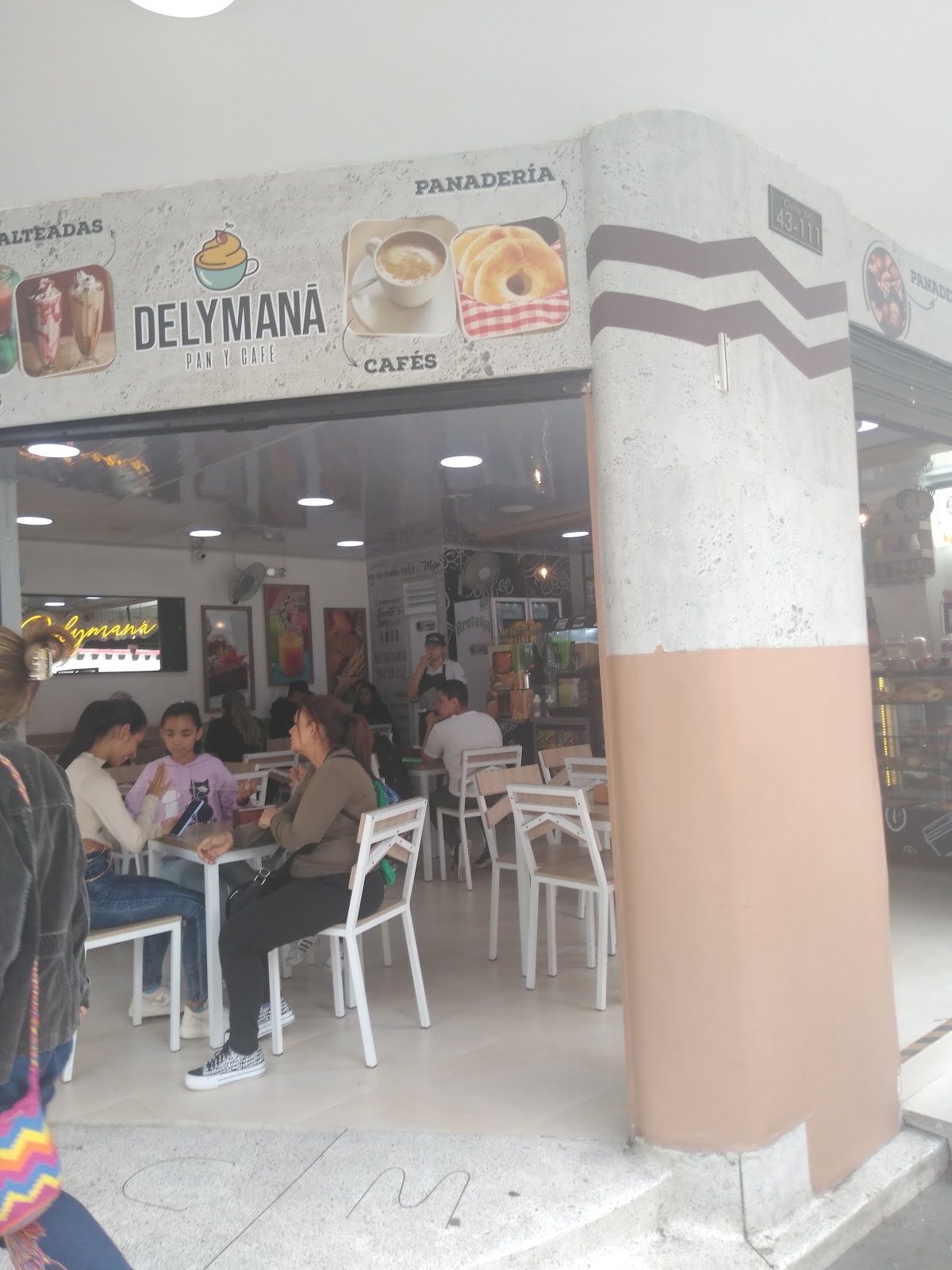 DELYMANĀ Pan y Cafe