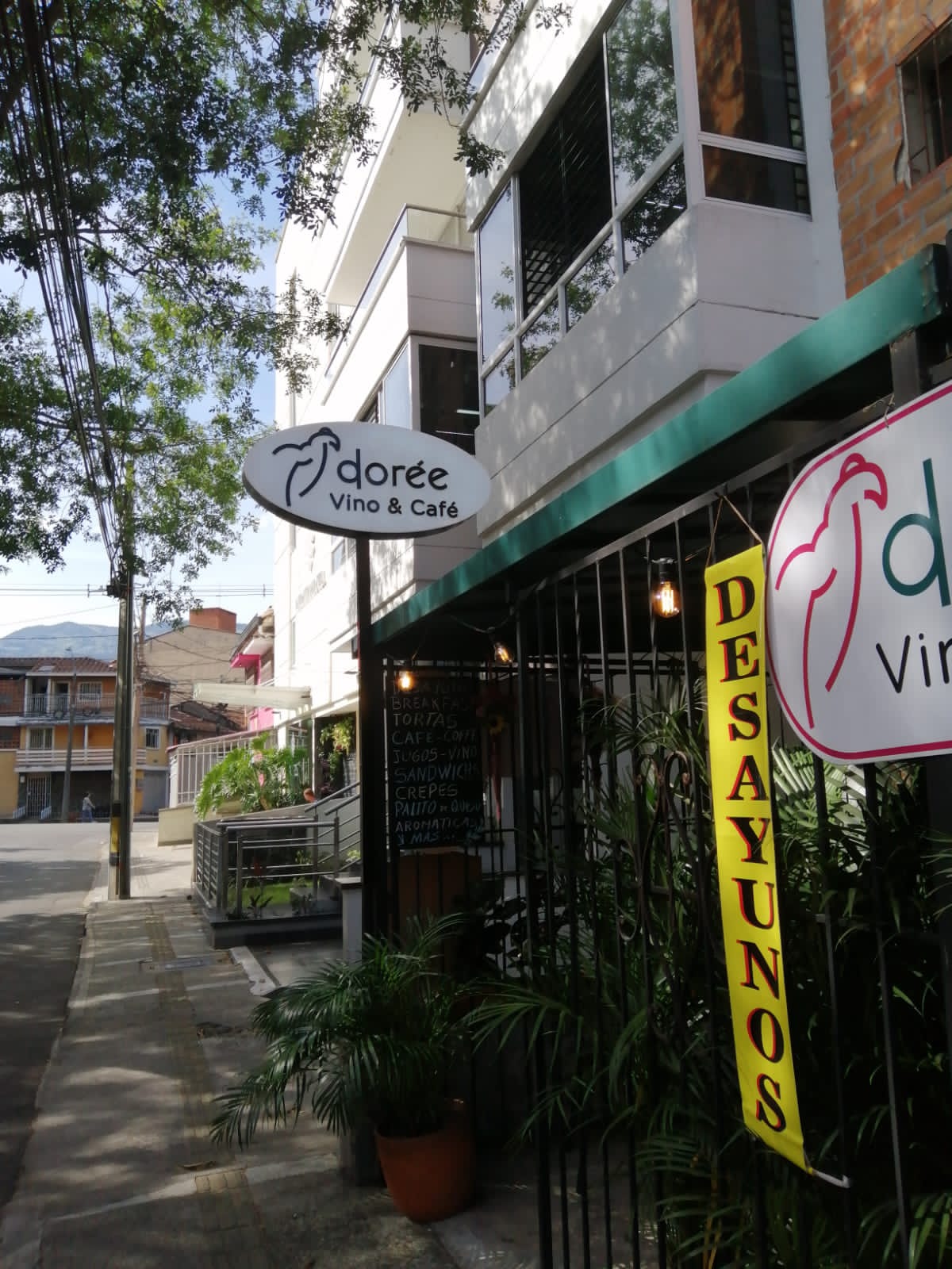 Doree Vino & Cafe