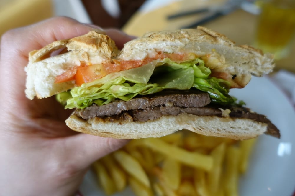 Gol Bar Café