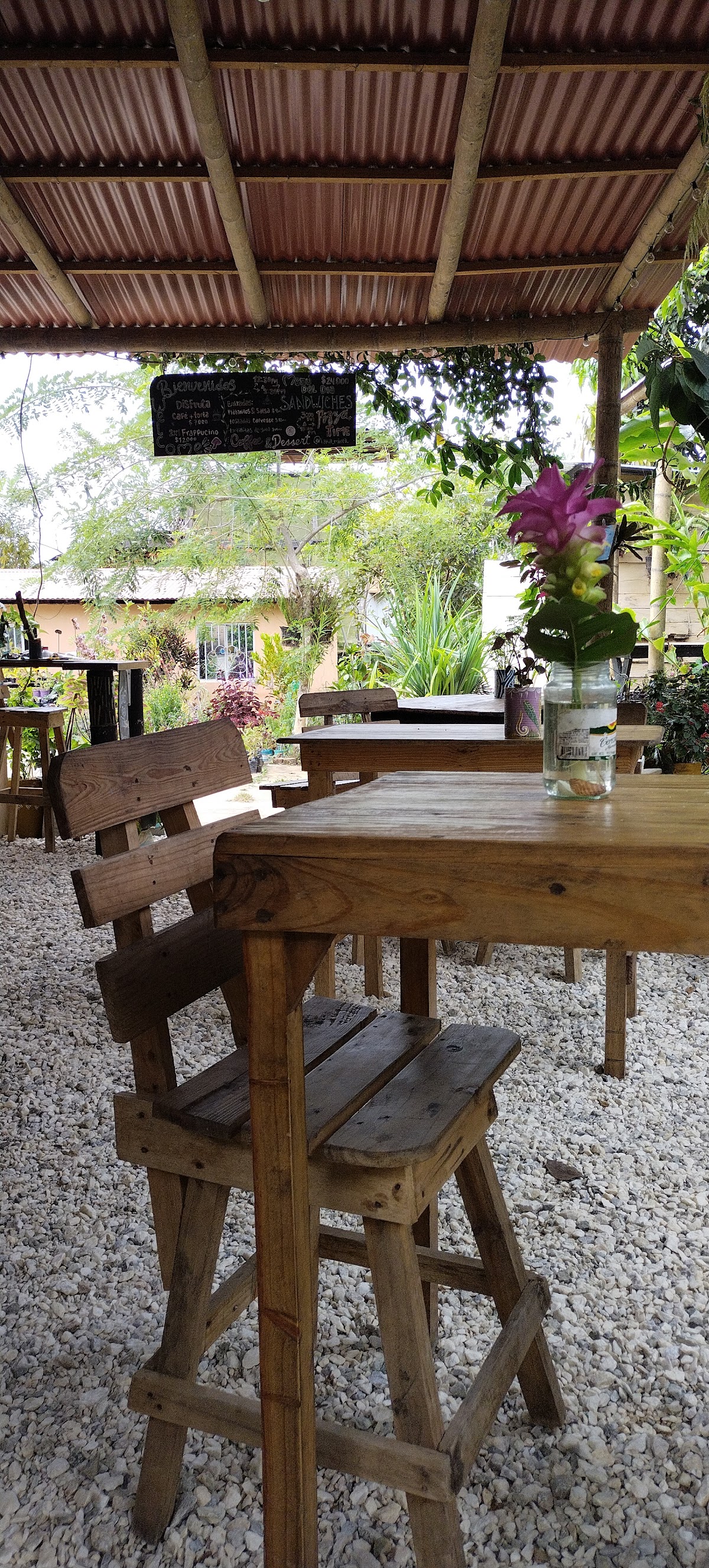 IJKA MINCA CAFE PIZZERIA