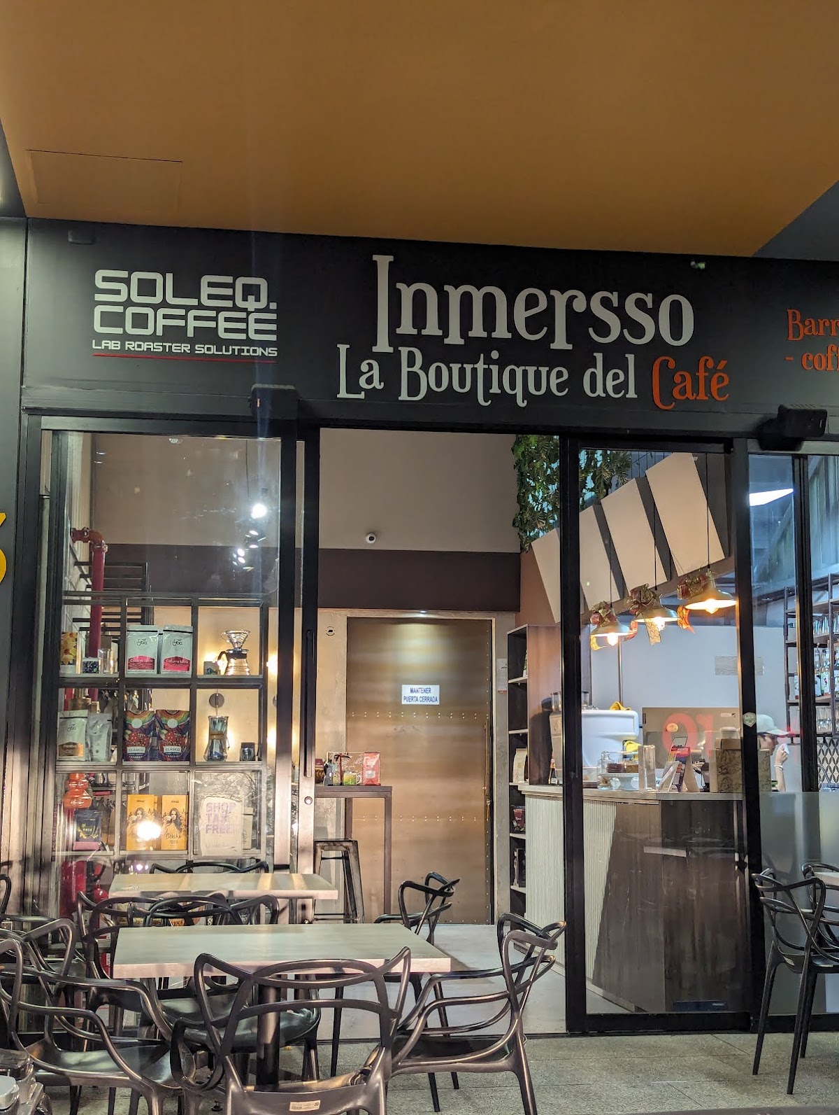 Inmersso la boutique del café