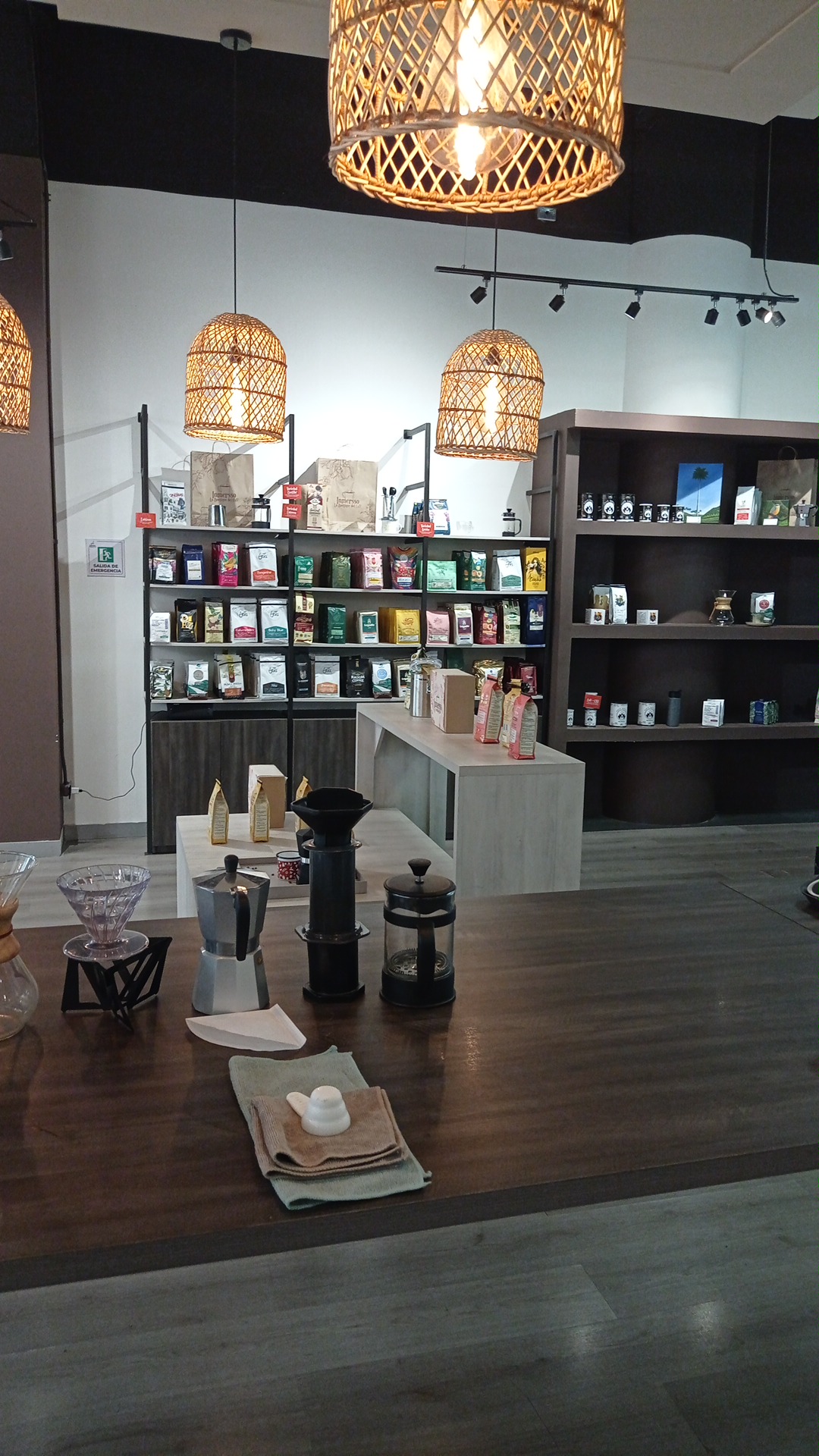 Inmersso la boutique del cafe