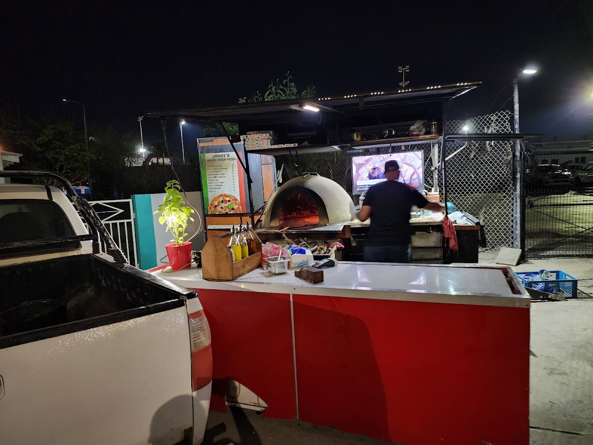 Jonny’s Wood Oven Pizza