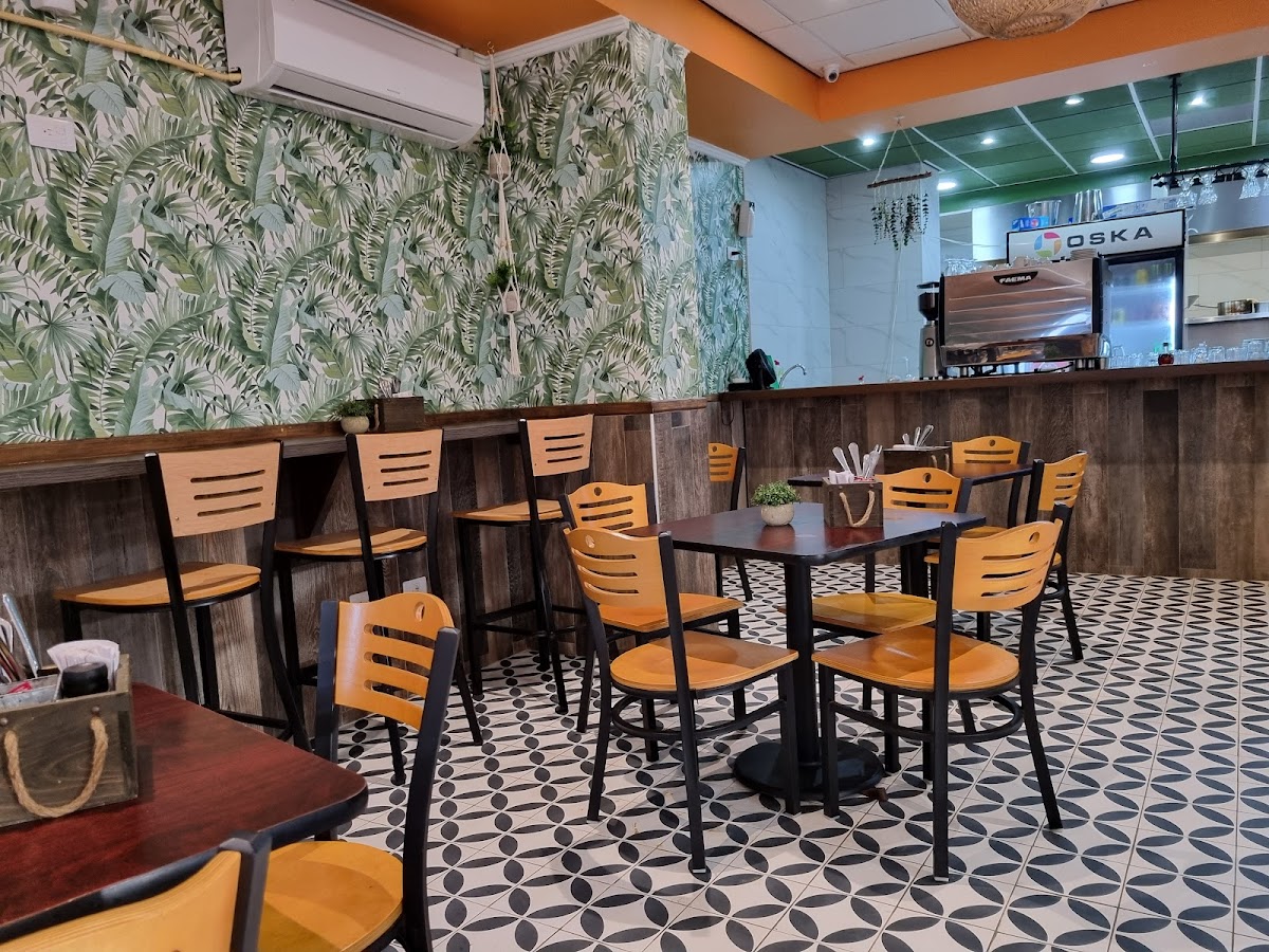 Julian's Cafe & Restaurant