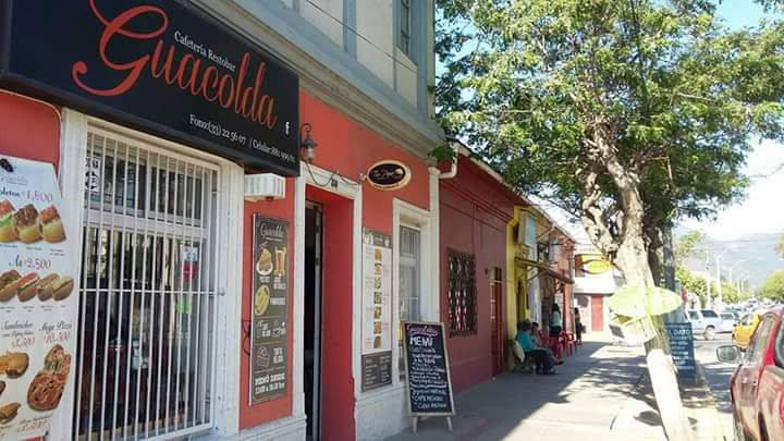 La Casa Cafe/ Arte & Bistro