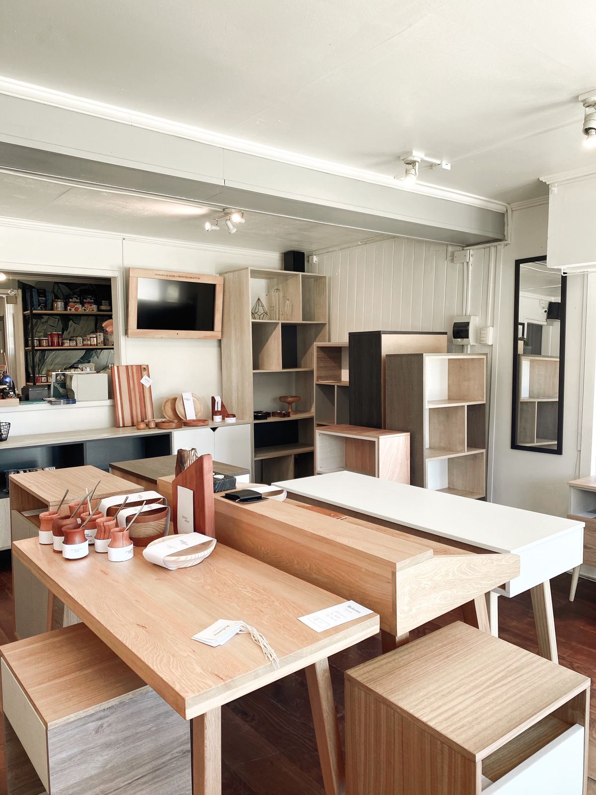 La Reforma Pm / Diseño y café