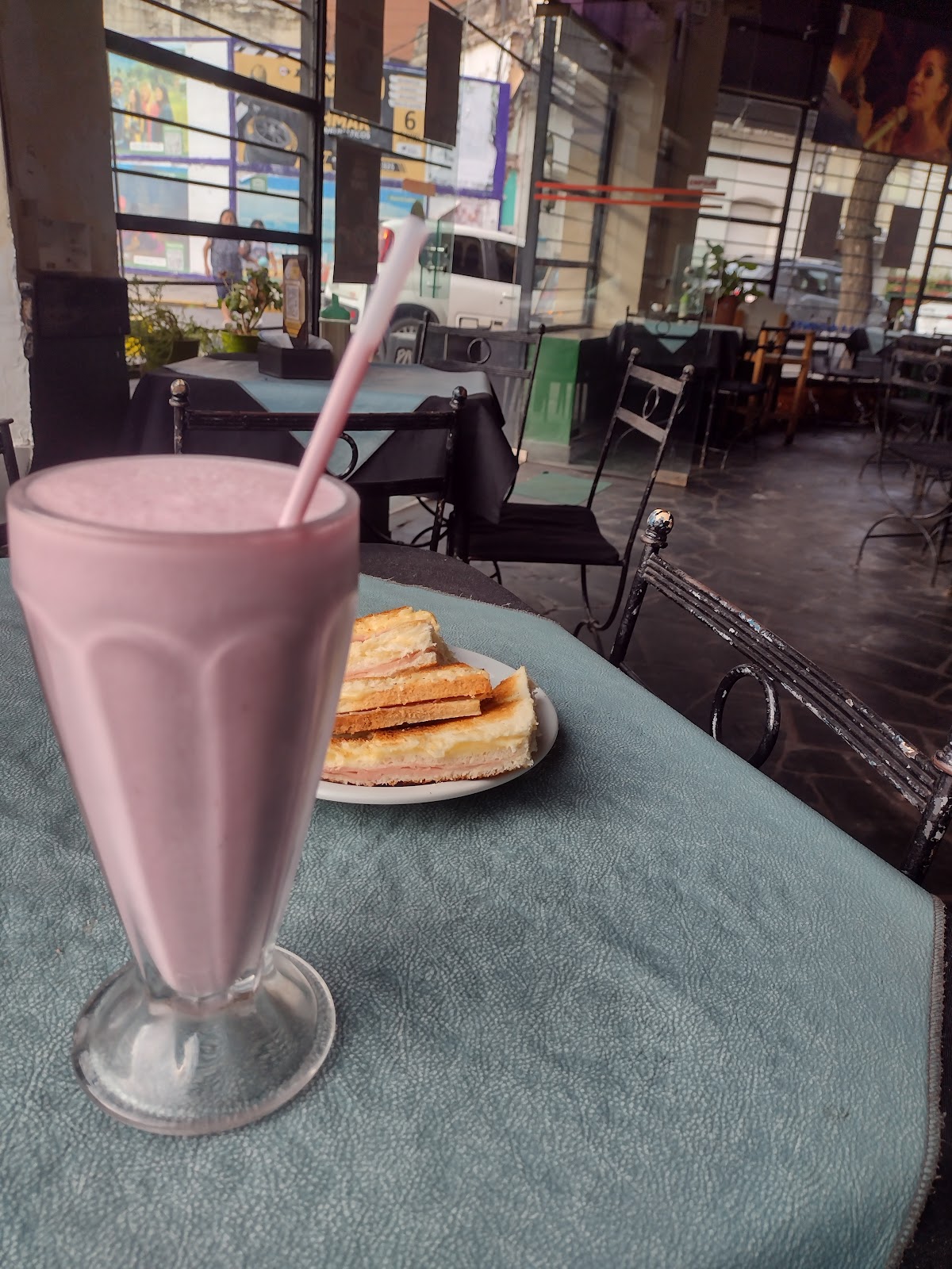 La 24 Café Resto