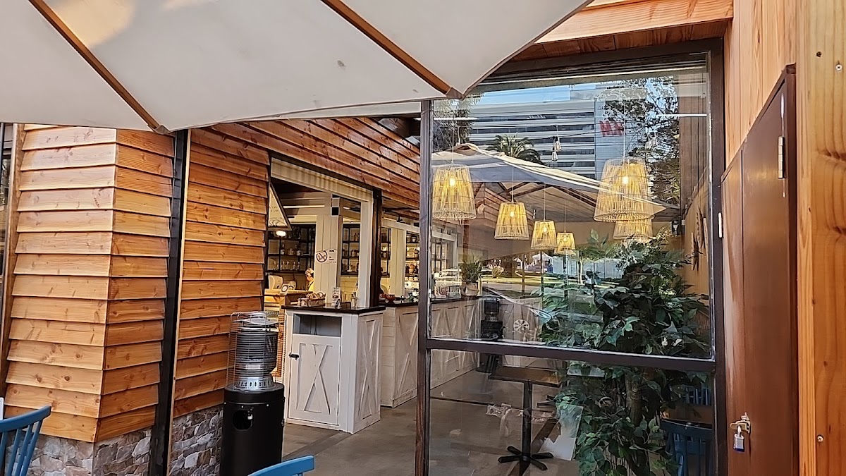 La Brioche Bakery & Café