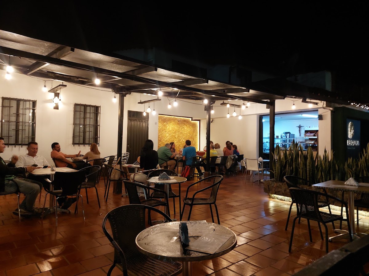 La Esquina Bakery Café