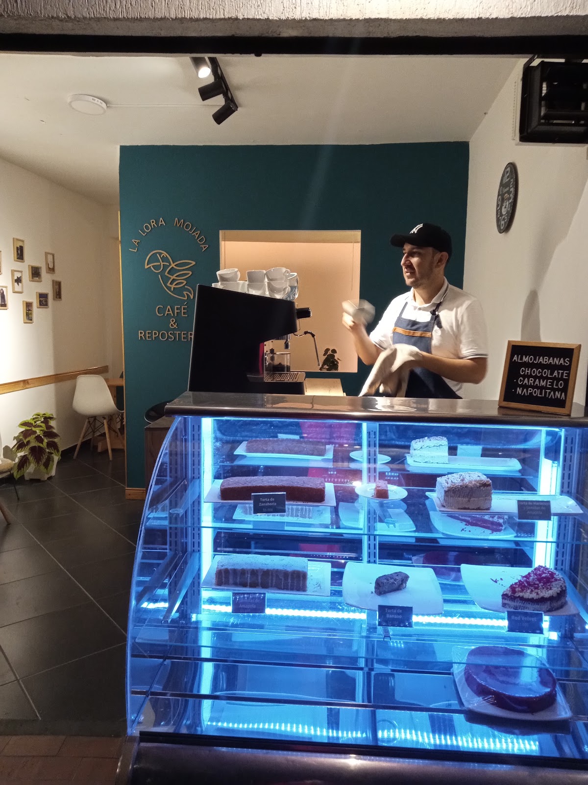 La Lora Mojada Café y Repostería