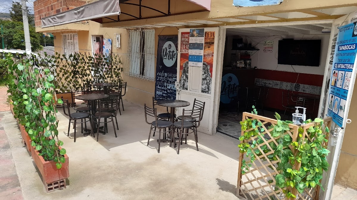 La Petite cafe-bar