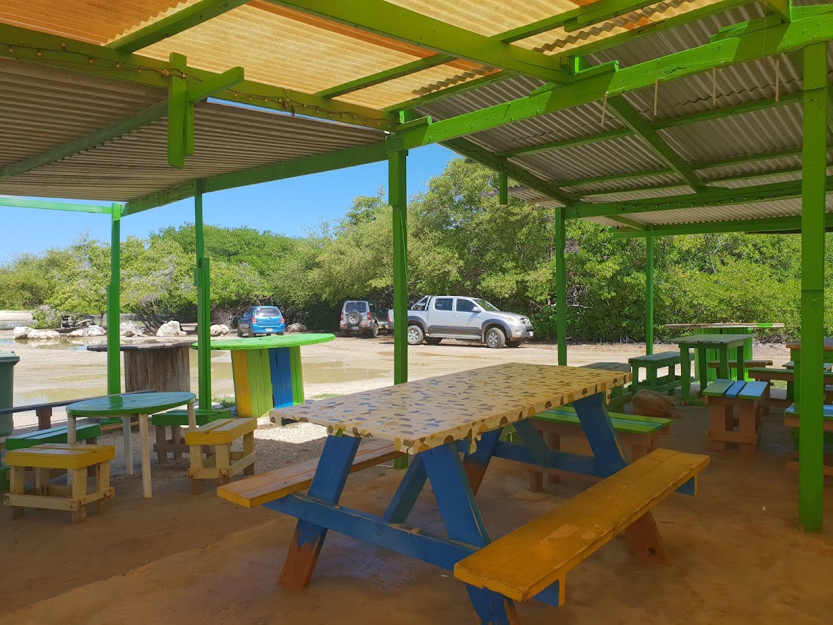 Lac Bay Bar