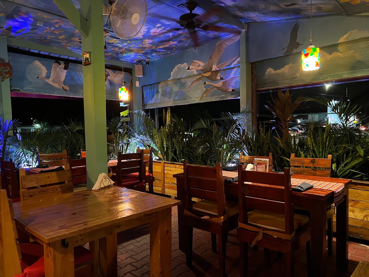 Las Tías Suriname