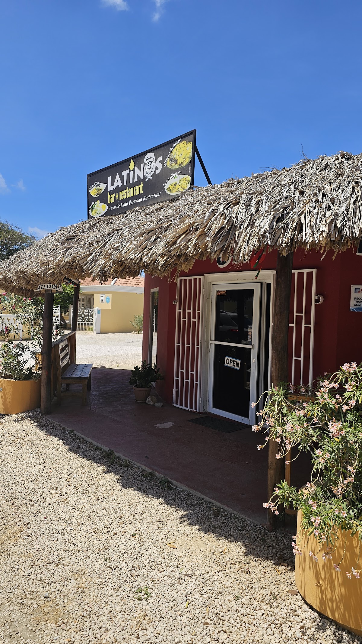 Latinos Bar & Restaurante