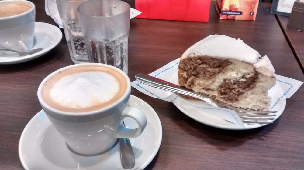 Le Croissant Café