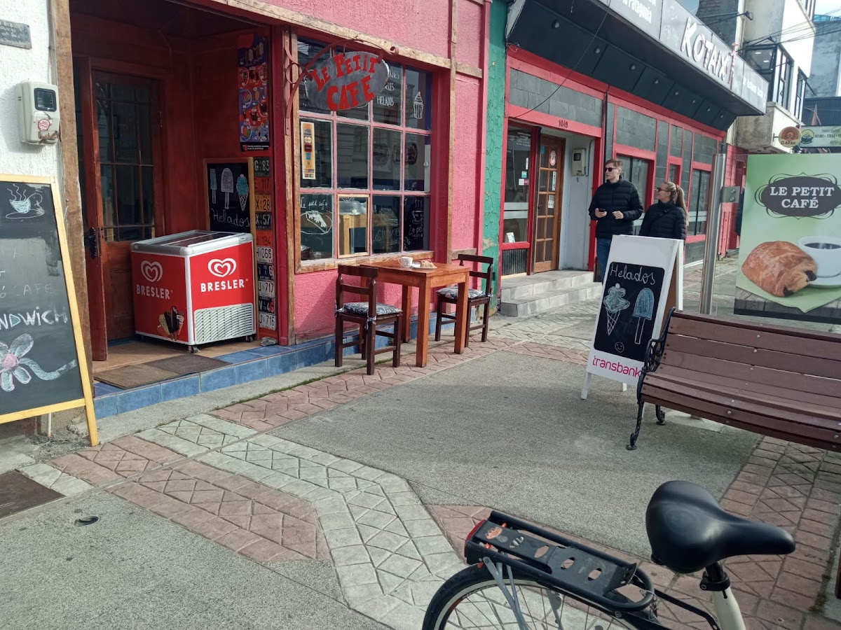 Le Petit Café