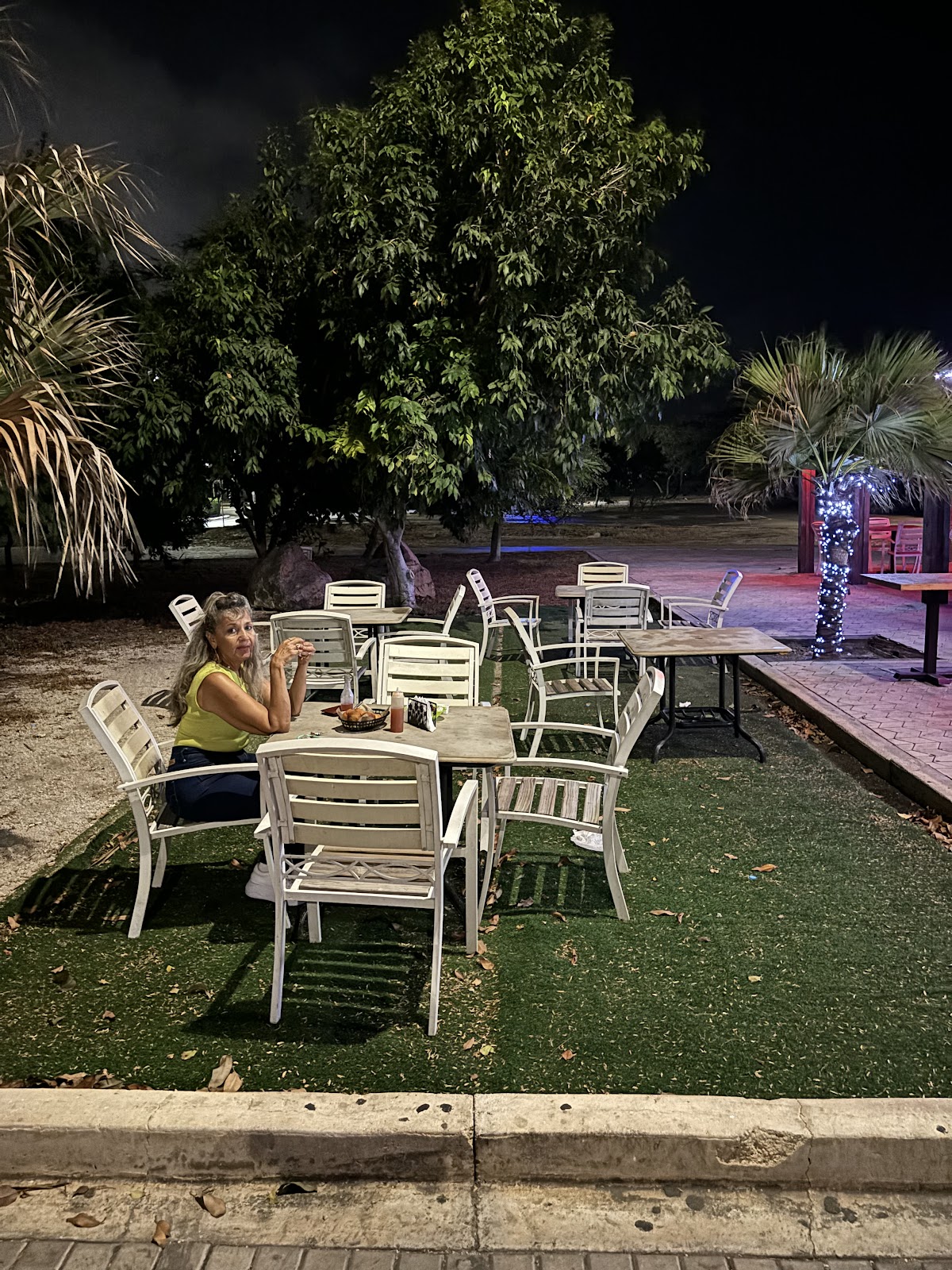 Let's Chill Café