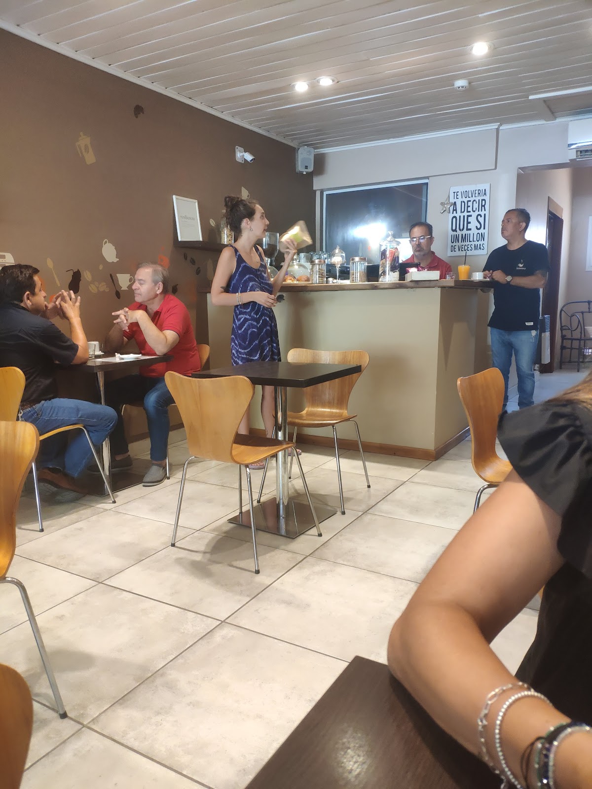 Lo de Mona café