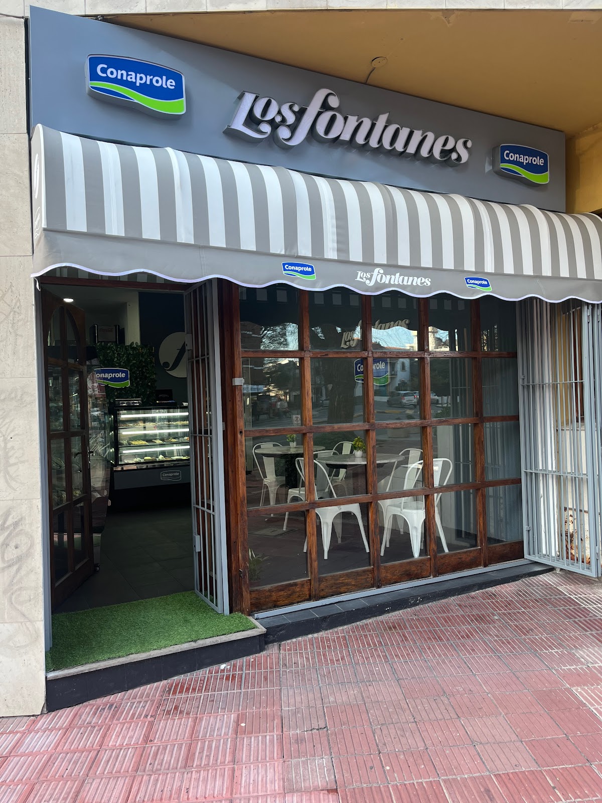 Los Fontanes (Ombú)