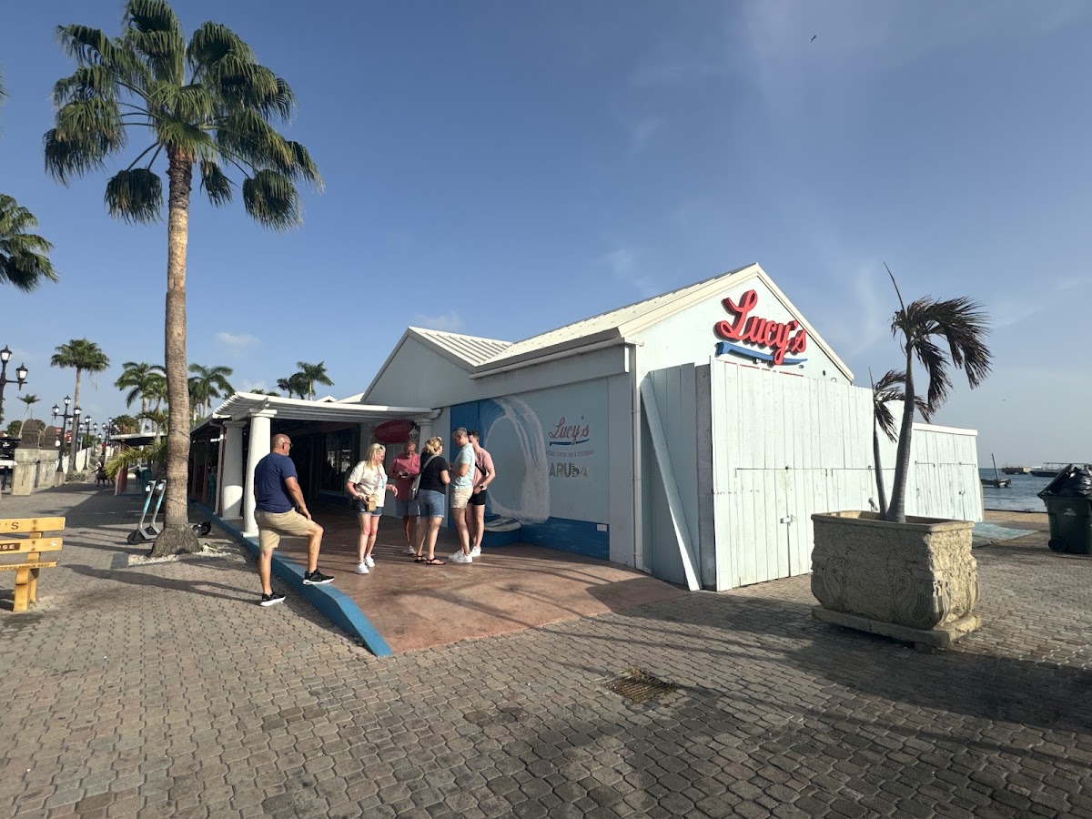 Lucy's Retired Surfers Bar & Restaurant