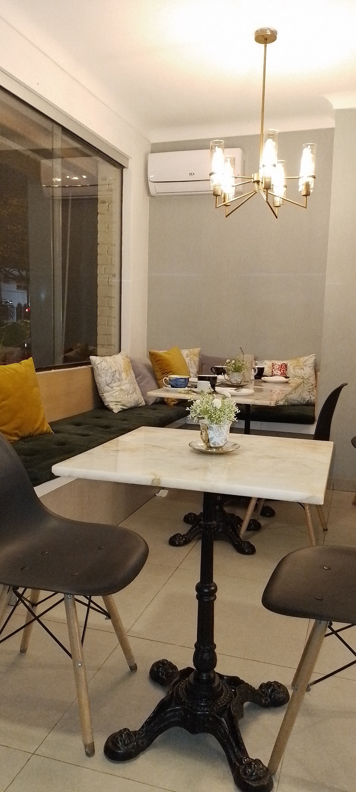 Mi Lugar Coffee & Book