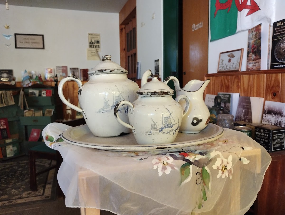 Mona Lowisa- Casa de Té y Repostería Galesa
