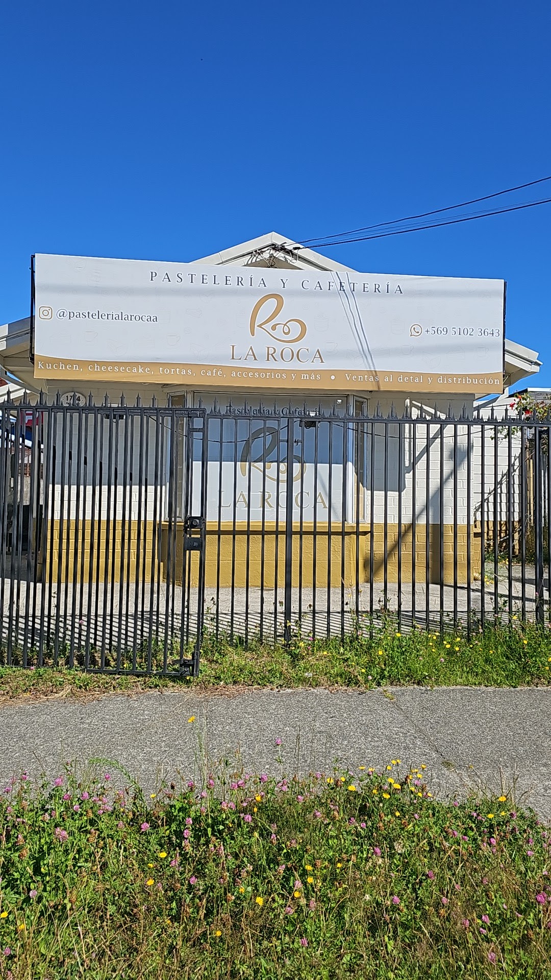 PASTELERÍA Y CAFETERÍA LA ROCA
