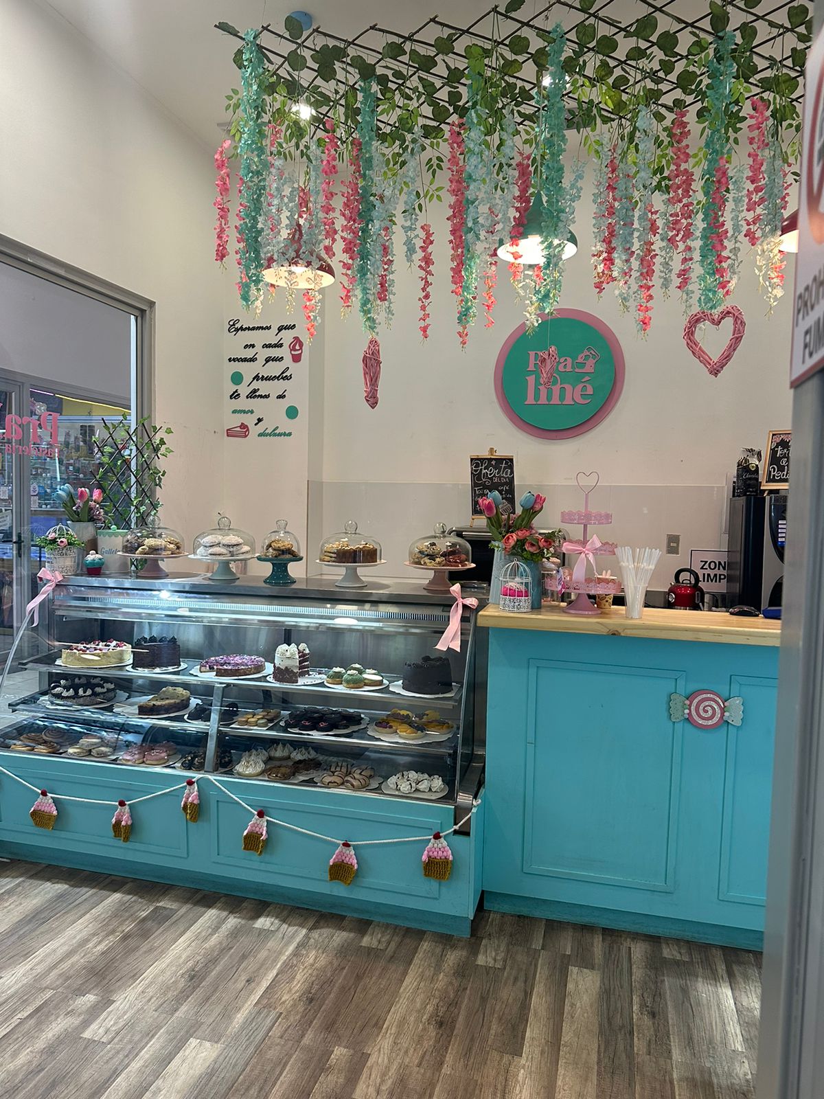 PRALINÉ PASTELERÍA Y CAFETERÍA