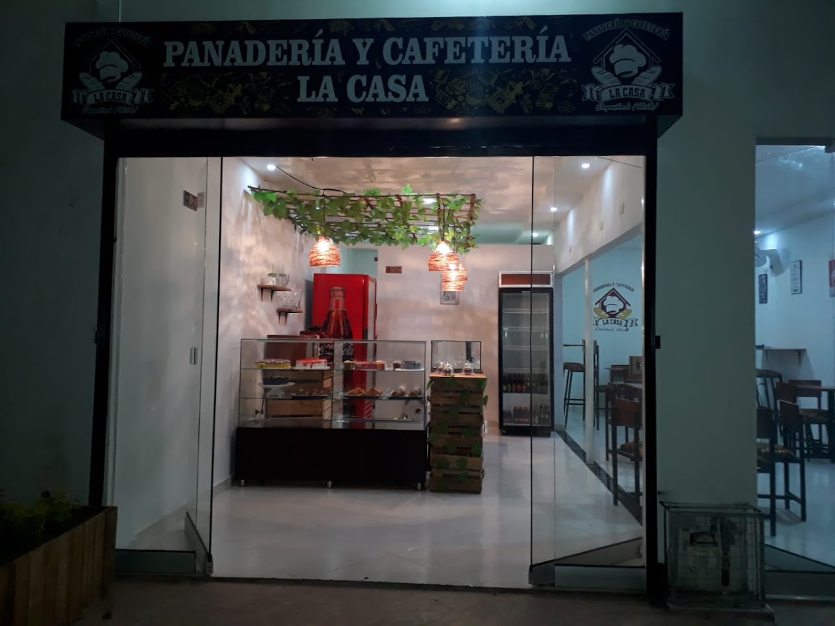 Panadería y Cafetería La casa