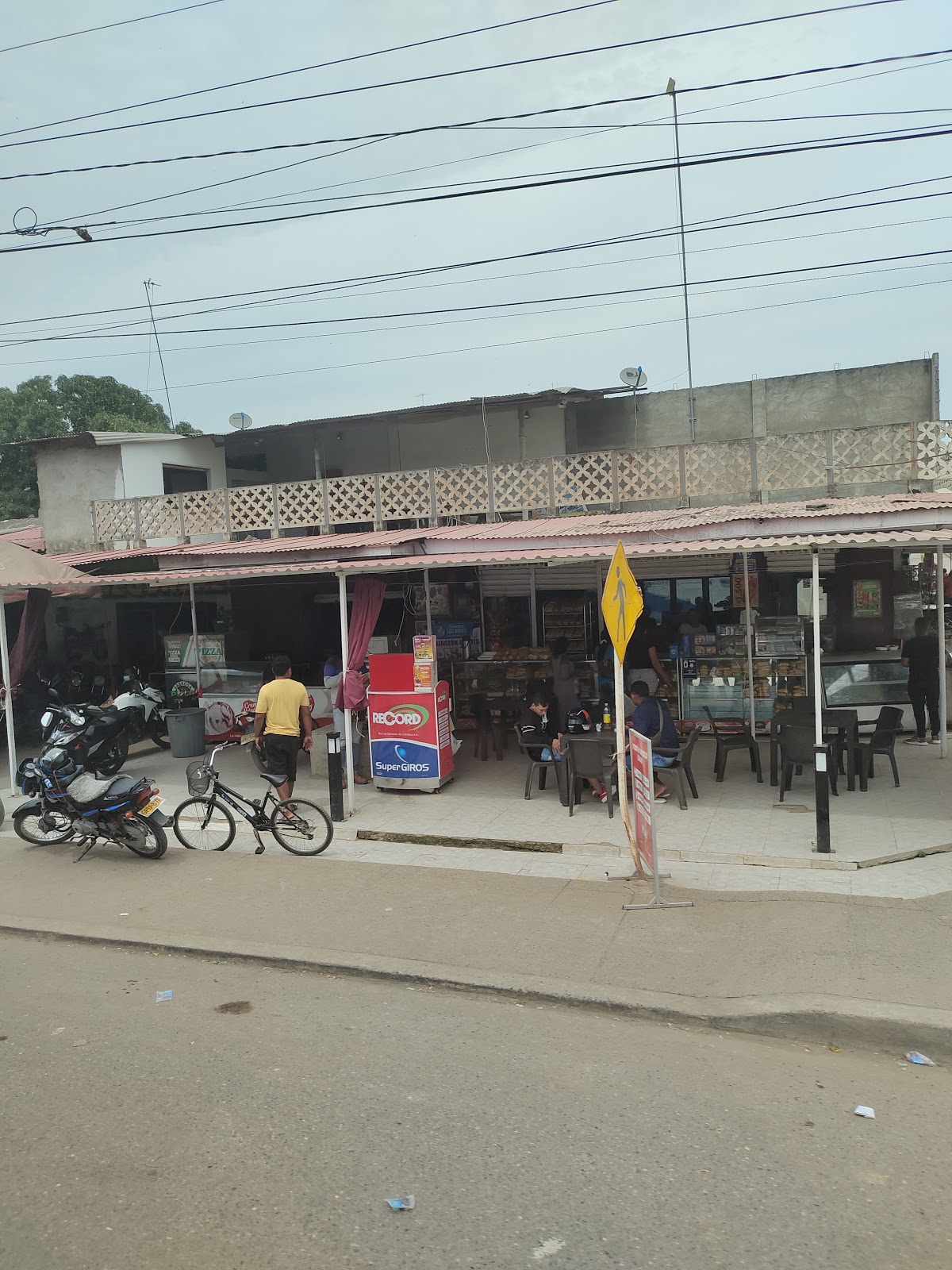 Panaderia y Heladeria Los Paisitas
